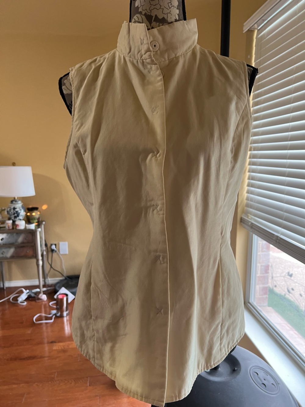 Dana Buchman Sleeveless High Neck Cream Blouse